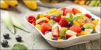 "Ta mère t'a donné comme prénom
Salade de fruits, ah ! quel joli nom" sont les paroles de la fameuse chanson "Salade de fruits''. 
Qui l'interprète en 1959 ?