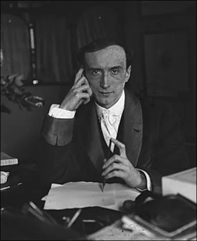 Qui a cr&eacute;&eacute; le 8 novembre 1904 "Maman Colibri", pi&egrave;ce de th&eacute;&acirc;tre, au th&eacute;&acirc;tre du Vaudeville ?