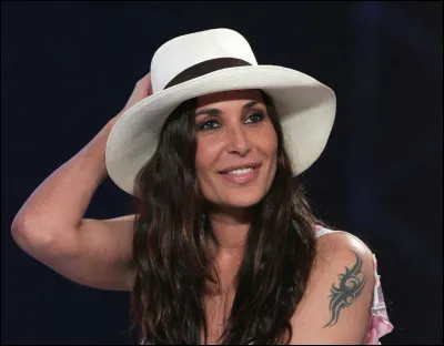 "Paraît qu'tout disparaît
Ouais touloulouloulou
Moi, tout c'que ça m'fait
Touloulouloulou
Paraît qu'tout est fini
Vrai, touloulouloulou
Moi, tout c'que j'en dis"

Quelle est cette chanson ?