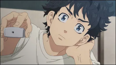 Quel est le métier de Takemichi la première fois qu'il retourne dans le présent (2017) ?