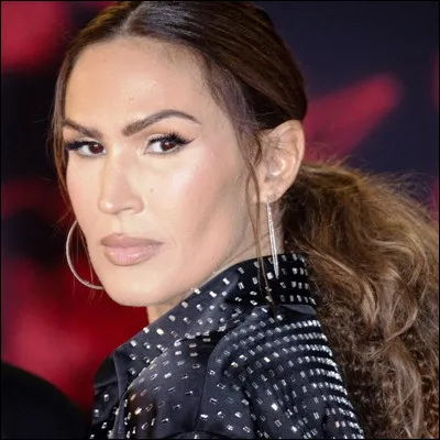 Quel chanteur a sorti trois albums en duo avec Vitaa ?