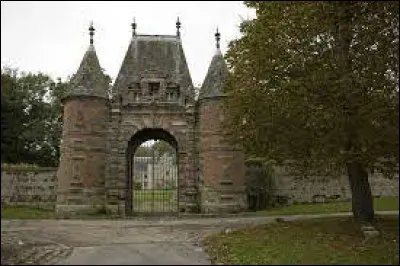 Je vous propose de partir maintenant en Normandie, à la découverte du château d'Auberville-la-Manuel. Village du Pays de Caux, il se situe dans le département ...