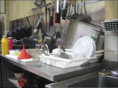 Qui a t retrouv mort dans la cuisine du Mistral ?