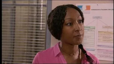 Qui a dit  Douala qu'il/elle a pass la soire avec l'accus(e) ?