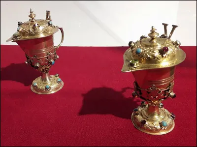 Comment appelait-on le râteau de bois dont se servait les paysans ?