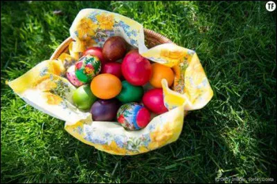 Que répond-on au clergé lorsqu'il scande « Christ est ressuscité » ?