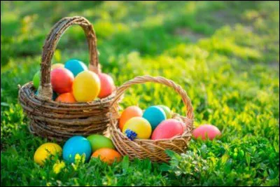 En quelle année Épiphane de Salamine a-t-il mentionné l'existence de deux groupes distincts fêtant Pâques ?