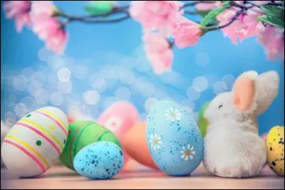 Quand la messe de Résurrection se doit-elle de commencer traditionnellement ?