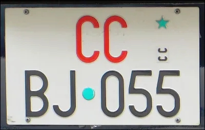 Avec leur "CC" rouge, ils ne sont pas vraiment discrets ! Quelle est cette plaque ?