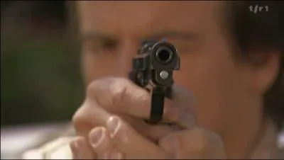 Qui a tir lors de la sortie du 'braqueur' et de 'l'otage' ?