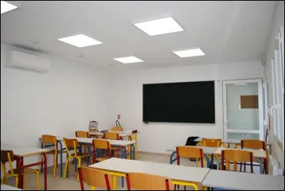 En cours, le prof annonce qu'il ne sera pas là la semaine prochaine. Quelle est ta réaction ?