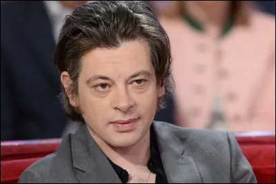 Qui est ce chanteur dont le deuxième album s'intitule ''Négatif'' ?