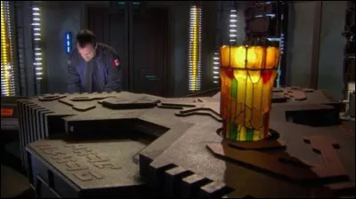 Les Wraith assiègent Atlantis à la fin de la saison mais un E2PZ est installé. Qui l'a amené ?