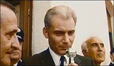 Quel cinéaste italien a réalisé en 1972 "L'Affaire Mattei", film consacré à l'industriel italien, interprété par Gian Maria Volonté ?