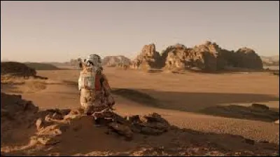 Je porte le nom d'une planète, d'une barre chocolatée, du dieu de la guerre dans la mythologie romaine. Quel mois suis-je ?