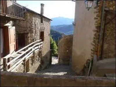 Nous terminons notre balade dans le Conflent, à Oreilla. Petit village occitan de 25 habitants, dans l'aire d'attraction Pradéenne, il se situe dans le département ...