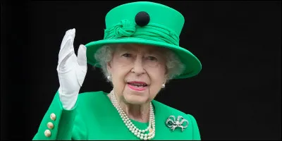 Dans un mode de jeu, vous démarrez le combat avec le kit suivant : une armure, une épée, 64 steaks, 64 pommes en or, un arc enchanté avec infinité de flèches, le reste de votre inventaire étant constitué de totems of undying. Combien avez-vous de totems dans votre inventaire ?