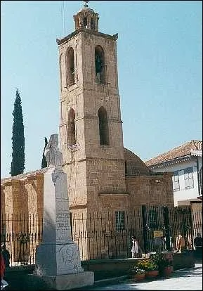 La cathdrale Saint-Jean. En France, nous ftons la Saint-Jean...