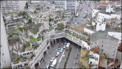 Quelle lettre faut-il changer &agrave; cette ville du Val-de-Marne, limitrophe de Paris, pour obtenir une ville de l'Essonne ?