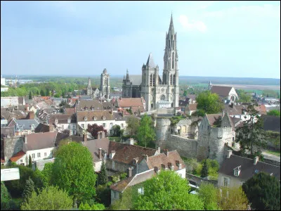 Quelle lettre faut-il changer au nom d'une petite ville de la C&ocirc;te-d'Or, situ&eacute;e &agrave; l'est de Dijon, pour obtenir cette ville de l'Oise, au nord de Paris, connue pour sa cath&eacute;drale et ses vieilles rues ?