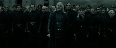 Dans ''Harry Potter et les Reliques de la mort'' 2e partie, qui mène l'attaque des Mangemorts et des Rafleurs vers le pont suspendu, où Neville les attend ?