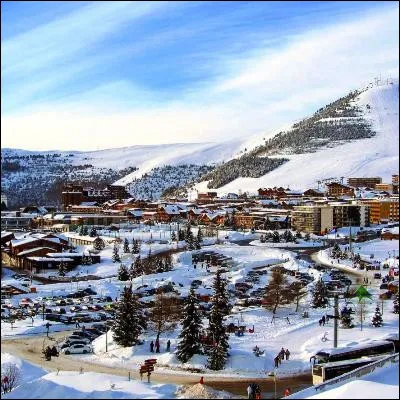 Dans quel département français peut-on skier à LAlpe-dHuez ?