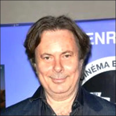 Quelle actrice incarne une patronne de bar gay dans le film "Pédale douce" de Gabriel Aghion ?