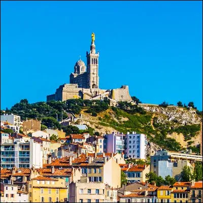 Quel ministre de lIntérieur a été maire de Marseille pendant près de 33 ans ?