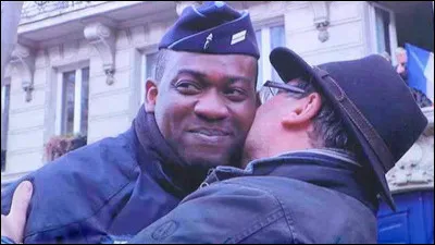 Quel chanteur est l'auteur-compositeur et interprète de la chanson ''J'ai embrassé un flic'' ?