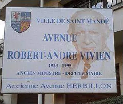 En 1975, que déclare le député Robert-André Vivien au ministre des Finances ?