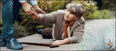 Quand tu vois une personne en difficulté, tu...