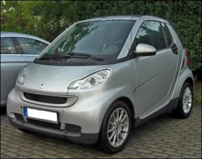 Quelle est cette auto produite en France dont la longueur est de seulement 2,5 m ?