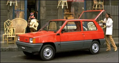 Avec 3,41 m de longueur cette italienne a connu un beau succès dans les années 80. Quelle est cette auto ?