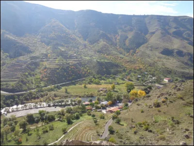 Quel est cet ancien footballeur, vainqueur de la Ligue des Champions avec l'AC Milan, désormais maire de Tbilissi et Président du premier parti politique de Géorgie, le Rêve Géorgien ?