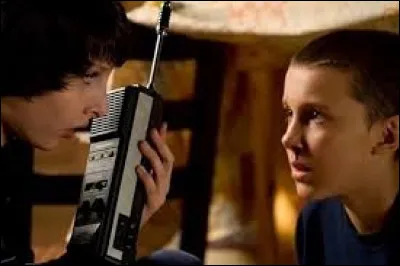 Dans la saison 1, pourquoi saute-t-il dans le vide du haut de la falaise ?