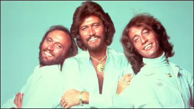Qui sont ces 3 fr&egrave;res, Barry et les jumeaux Robin et Maurice, des anglo-australiens fondateurs du c&eacute;l&egrave;bre groupe les Bee Gees, actif de 1958 &agrave; 2012 ?
