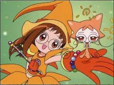 Dans la série d'animation japonaise "Magical Dorémi", comment se prénomme la jeune apprentie-sorcière possédant un costume de couleur orange ?