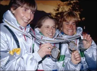 Anne Briand, Vronique Claudel, Corrine Niogret ont t mdailles d'or  Albertville en 1992. Dans quelle discipline ?