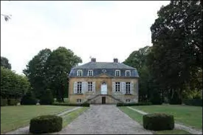 Je vous propose de partir à la découverte du château de La Berlière. Petit village de 38 habitants, dans l'arrondissement de Vouziers, il se situe dans le département ...