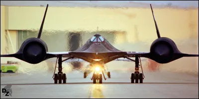 Le SR-71 Blackbird est...