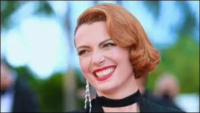 En 2003 Élodie Frégé s'est fait connaître du grand public en participant à...