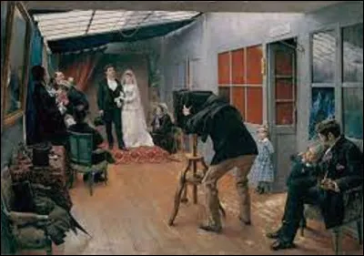 Entre 1878 et 1879, quel naturaliste a immortalisé cette scène intitulée ''Une noce chez le photographe'' ?