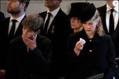 Laquelle des petites-filles de la reine était souvent considérée comme étant sa préférée ?