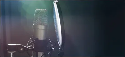 Laquelle de ces comédiennes françaises est surnommée la "papesse du doublage" ?