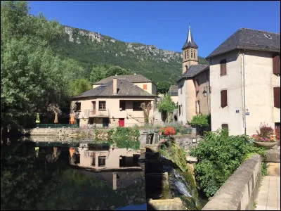 Quelle lettre faut-il enlever au nom d'une ville de 18 000 habitants de la banlieue est de Bordeaux pour obtenir cette petite sous-préfecture de la Lozère ?