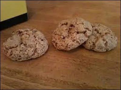 Géographie/gastronomie : de quel département de la région Auvergne-Rhône-Alpes est originaire le macaron de Joyeuse ?