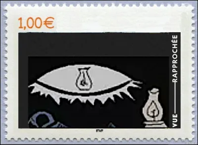 Juste au-dessus de la table, nous avons...