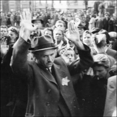 Quel terme d&eacute;signe les personnes qui ont aid&eacute; les Juifs pendant la Seconde Guerre mondiale au p&eacute;ril de leur vie ?