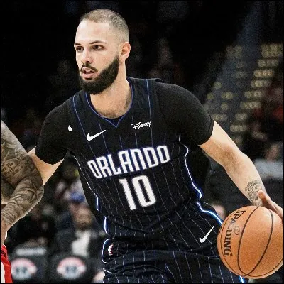 Quel nom de famille est commun &agrave; l�&eacute;crivain auteur du "Grand Meaulnes" et au basketteur fran&ccedil;ais pr&eacute;nomm&eacute; Evan ?