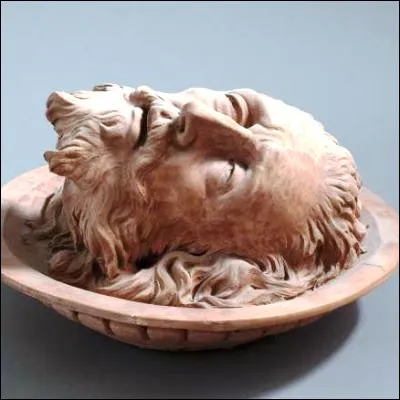 Laquelle de ces statues n�a plus de t&ecirc;te ?